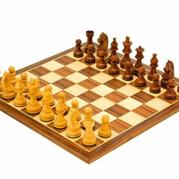 Petit Jeu d'Echecs et Echiquier en Bois I