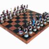 Ensemble Pièces de Jeu d'Echecs en Etain Révolution Américaine et Echiquier en Simili Cuir