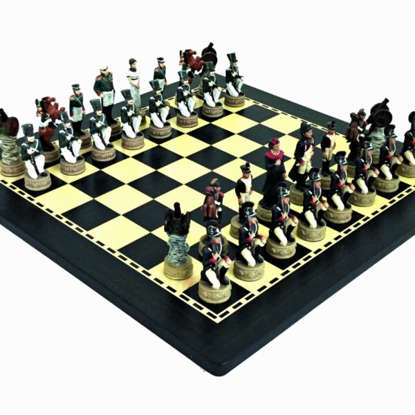 Ensemble Pièces Echecs en Etain Napoléon en Russie et Echiquier