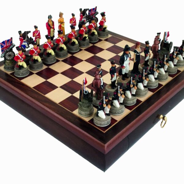 Ensemble Jeu d’Echecs Bataille de Waterloo 3 et Echiquier en Bois d'Erable et Acajou avec Tiroir de Rangement