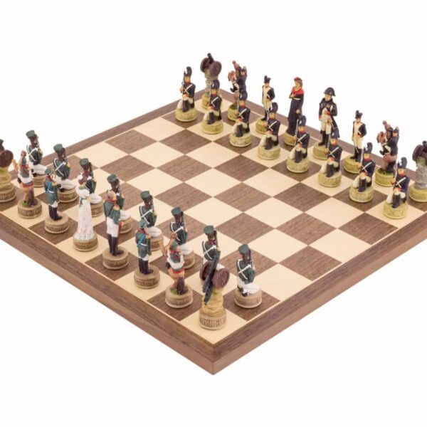 Ensemble Jeu d'Echecs Napoléon contre les Russes et Echiquier en Bois de Noyer et érable