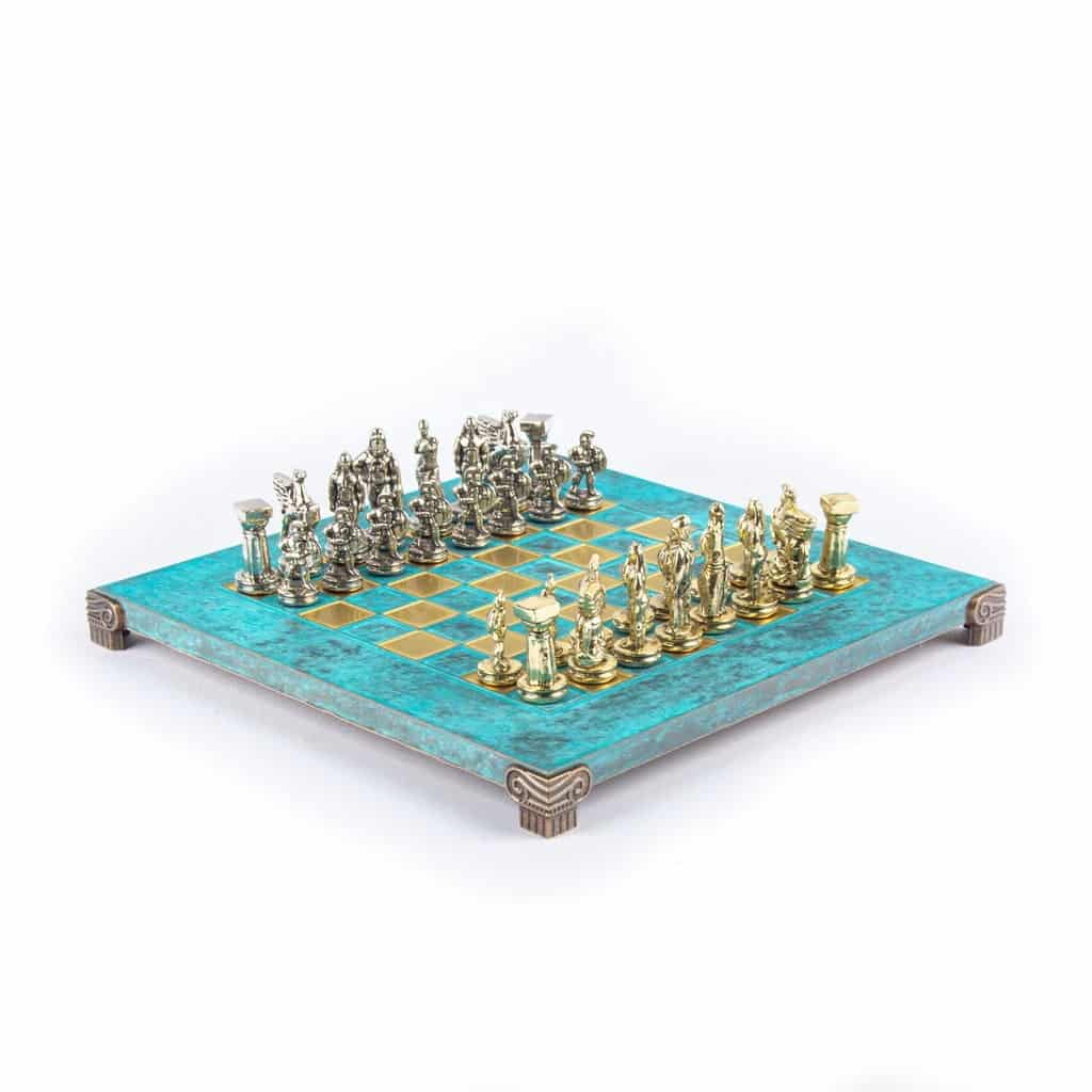 Table d'échecs + 2 chaises – pièces d'échecs en bronze – jeu complet - Antiquités