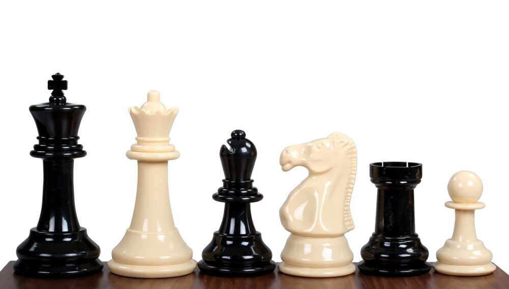 Ensemble d’Échecs et Dames en Plastique Résistant aux Intempéries avec Échiquier en Vinyle - Idéal pour Intérieur et Extérieur