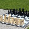 Ensemble d’Échecs et Dames en Plastique Résistant aux Intempéries avec Échiquier en Vinyle - Idéal pour Intérieur et Extérieur